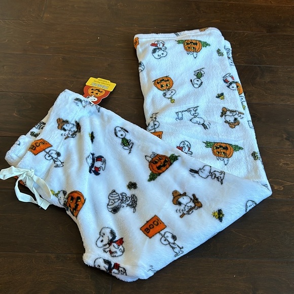 Peanuts womens Halloween Snoopy Mummy Pumpkin Print Plush Pajama Pants New - Picture 2 of 3